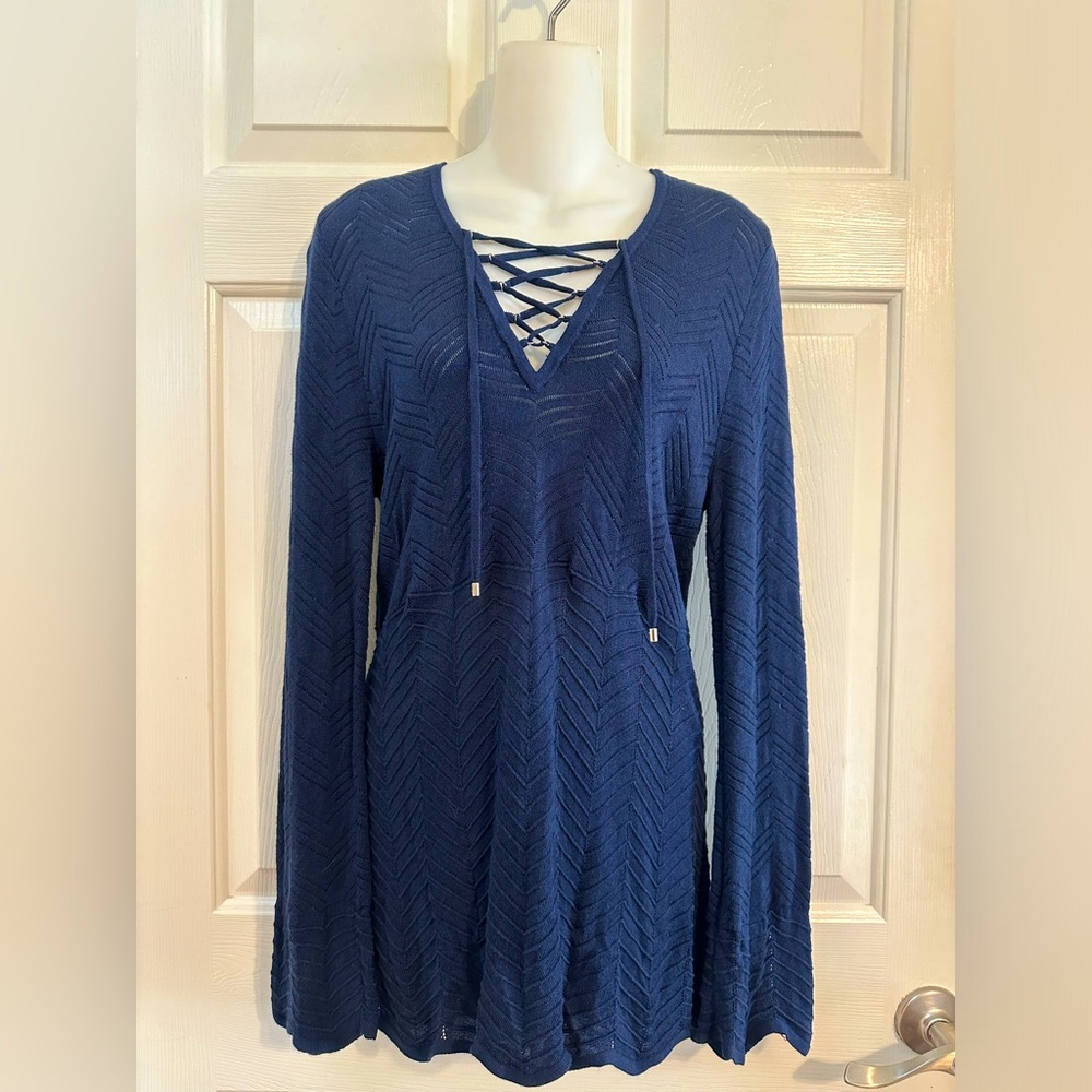 White House, black market, navy long sleeve knit top